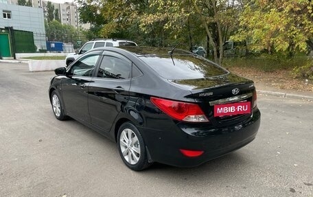 Hyundai Solaris II рестайлинг, 2011 год, 700 000 рублей, 2 фотография