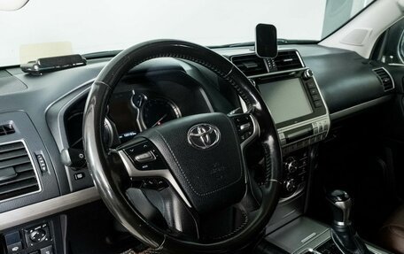 Toyota Land Cruiser Prado 150 рестайлинг 2, 2017 год, 4 300 000 рублей, 5 фотография