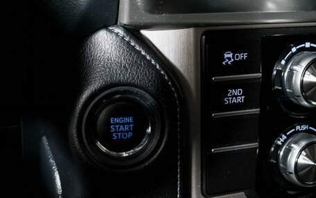 Toyota Land Cruiser Prado 150 рестайлинг 2, 2017 год, 4 300 000 рублей, 13 фотография