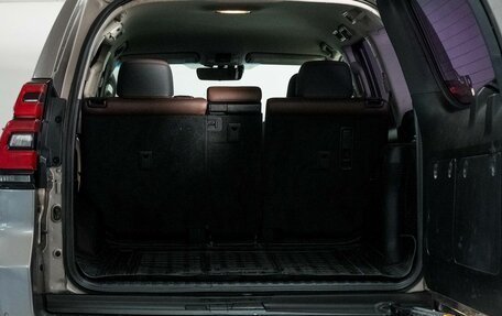 Toyota Land Cruiser Prado 150 рестайлинг 2, 2017 год, 4 300 000 рублей, 16 фотография