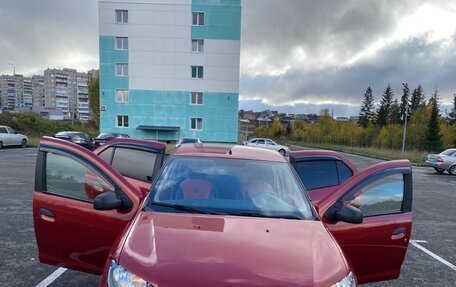 Renault Logan II, 2017 год, 700 000 рублей, 6 фотография