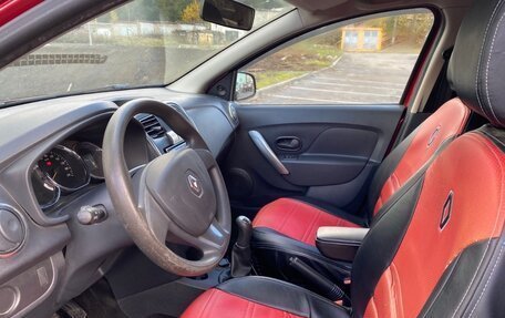 Renault Logan II, 2017 год, 700 000 рублей, 2 фотография