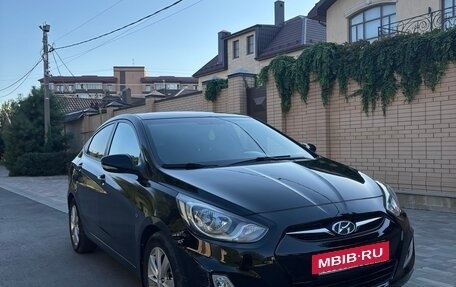 Hyundai Solaris II рестайлинг, 2012 год, 580 000 рублей, 2 фотография