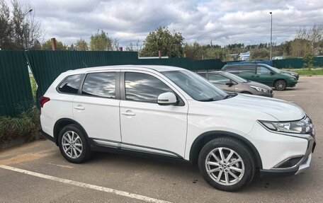 Mitsubishi Outlander III рестайлинг 3, 2015 год, 1 850 000 рублей, 1 фотография