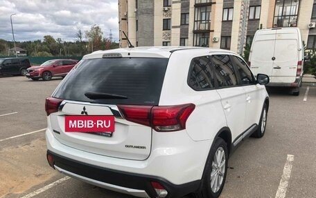 Mitsubishi Outlander III рестайлинг 3, 2015 год, 1 850 000 рублей, 6 фотография