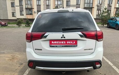 Mitsubishi Outlander III рестайлинг 3, 2015 год, 1 850 000 рублей, 3 фотография
