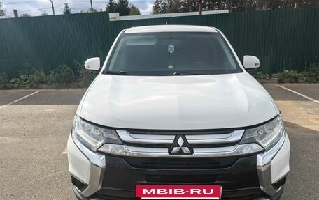 Mitsubishi Outlander III рестайлинг 3, 2015 год, 1 850 000 рублей, 5 фотография