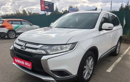 Mitsubishi Outlander III рестайлинг 3, 2015 год, 1 850 000 рублей, 4 фотография