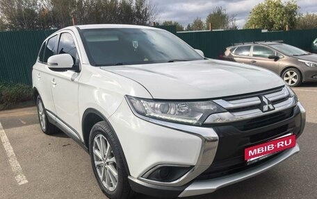 Mitsubishi Outlander III рестайлинг 3, 2015 год, 1 850 000 рублей, 8 фотография