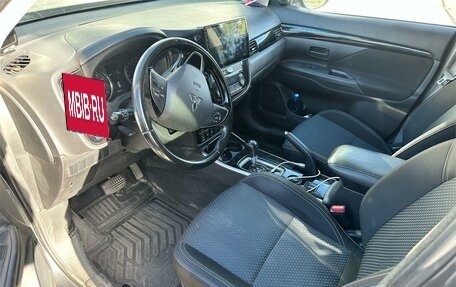 Mitsubishi Outlander III рестайлинг 3, 2020 год, 2 019 000 рублей, 5 фотография