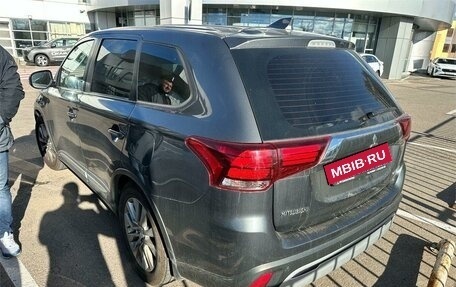 Mitsubishi Outlander III рестайлинг 3, 2020 год, 2 019 000 рублей, 4 фотография