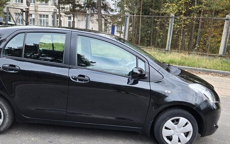 Toyota Yaris III рестайлинг, 2007 год, 550 000 рублей, 5 фотография