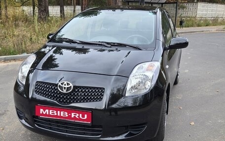 Toyota Yaris III рестайлинг, 2007 год, 550 000 рублей, 2 фотография