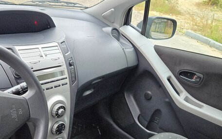 Toyota Yaris III рестайлинг, 2007 год, 550 000 рублей, 14 фотография