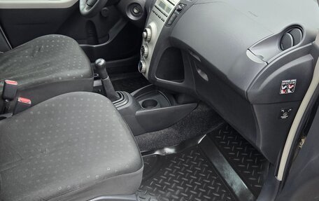 Toyota Yaris III рестайлинг, 2007 год, 550 000 рублей, 24 фотография