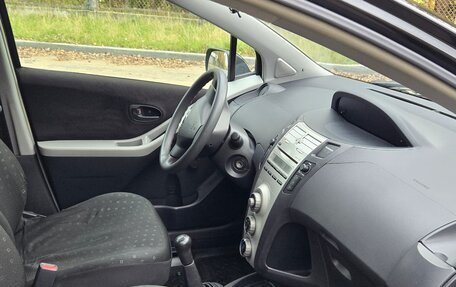 Toyota Yaris III рестайлинг, 2007 год, 550 000 рублей, 25 фотография