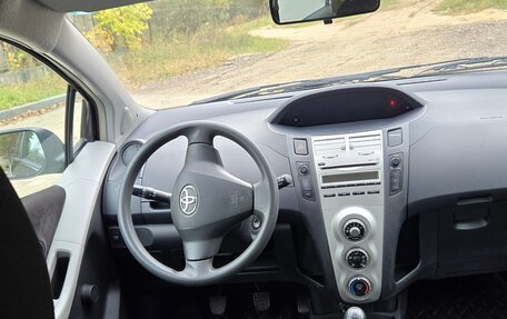 Toyota Yaris III рестайлинг, 2007 год, 550 000 рублей, 22 фотография