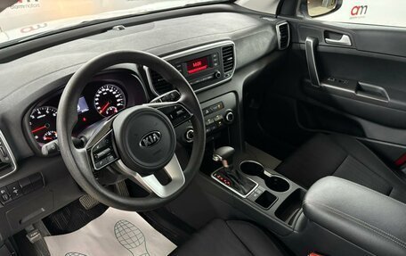 KIA Sportage IV рестайлинг, 2018 год, 2 199 000 рублей, 10 фотография