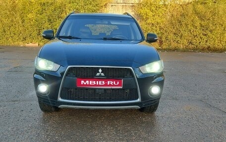 Mitsubishi Outlander III рестайлинг 3, 2011 год, 1 600 000 рублей, 1 фотография