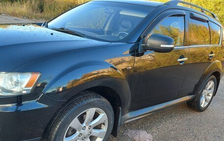 Mitsubishi Outlander III рестайлинг 3, 2011 год, 1 600 000 рублей, 2 фотография