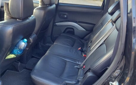 Mitsubishi Outlander III рестайлинг 3, 2011 год, 1 600 000 рублей, 13 фотография