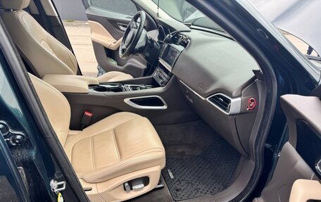 Jaguar F-Pace, 2017 год, 2 450 000 рублей, 15 фотография