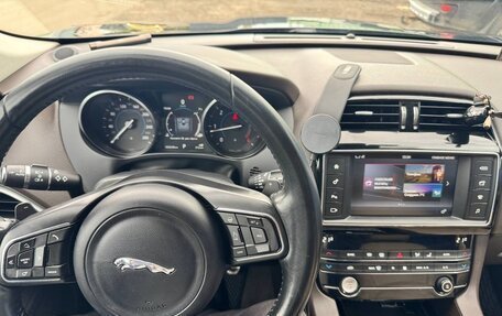 Jaguar F-Pace, 2017 год, 2 450 000 рублей, 16 фотография