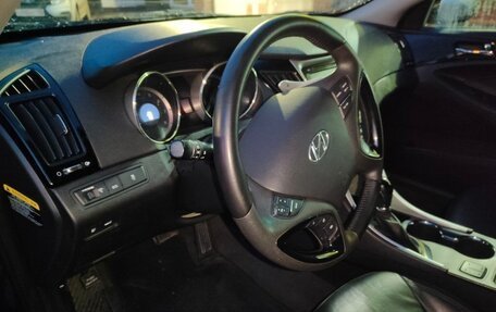 Hyundai Sonata VI, 2011 год, 1 300 000 рублей, 9 фотография