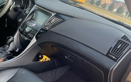 Hyundai Sonata VI, 2011 год, 1 300 000 рублей, 5 фотография