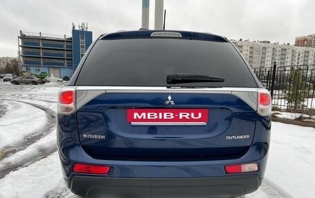 Mitsubishi Outlander III рестайлинг 3, 2013 год, 1 900 000 рублей, 3 фотография