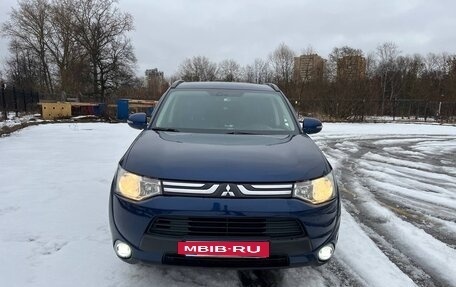 Mitsubishi Outlander III рестайлинг 3, 2013 год, 1 900 000 рублей, 2 фотография