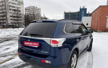 Mitsubishi Outlander III рестайлинг 3, 2013 год, 1 900 000 рублей, 4 фотография