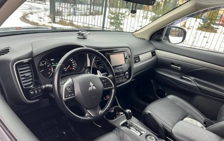 Mitsubishi Outlander III рестайлинг 3, 2013 год, 1 900 000 рублей, 9 фотография