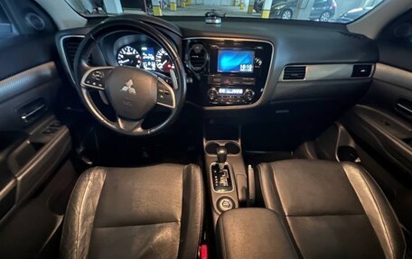 Mitsubishi Outlander III рестайлинг 3, 2013 год, 1 900 000 рублей, 16 фотография