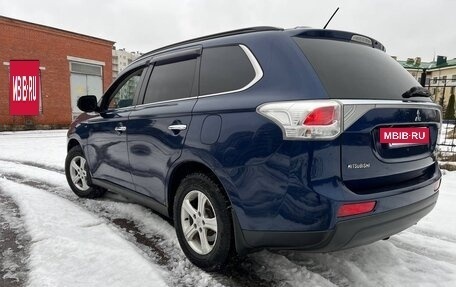 Mitsubishi Outlander III рестайлинг 3, 2013 год, 1 900 000 рублей, 11 фотография