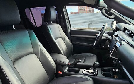 Toyota Hilux VIII, 2021 год, 4 900 000 рублей, 8 фотография