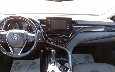 Toyota Camry, 2021 год, 2 400 000 рублей, 8 фотография