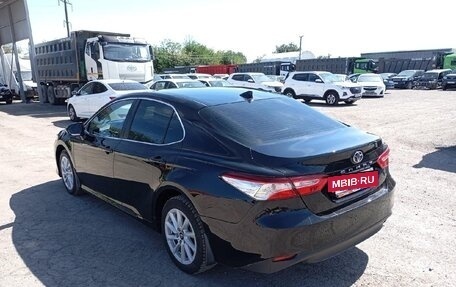 Toyota Camry, 2021 год, 2 400 000 рублей, 4 фотография