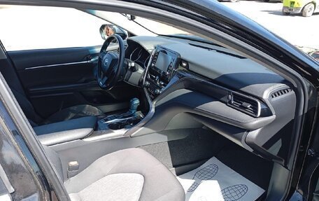 Toyota Camry, 2021 год, 2 400 000 рублей, 10 фотография