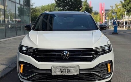 Volkswagen T-Roc I, 2022 год, 2 070 000 рублей, 3 фотография