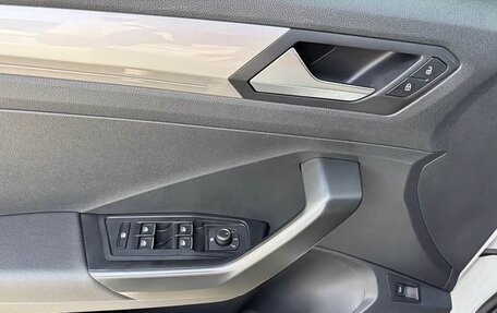 Volkswagen T-Roc I, 2022 год, 2 070 000 рублей, 8 фотография