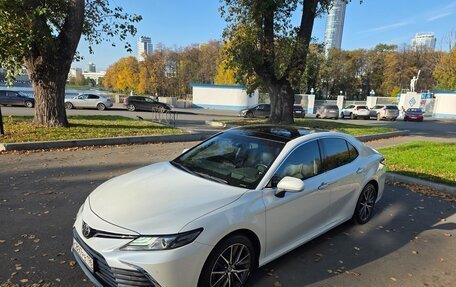 Toyota Camry, 2022 год, 3 800 000 рублей, 4 фотография