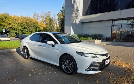Toyota Camry, 2022 год, 3 800 000 рублей, 2 фотография