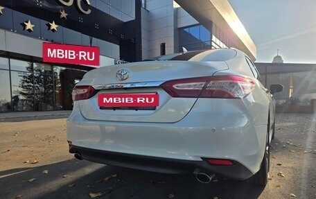 Toyota Camry, 2022 год, 3 800 000 рублей, 6 фотография