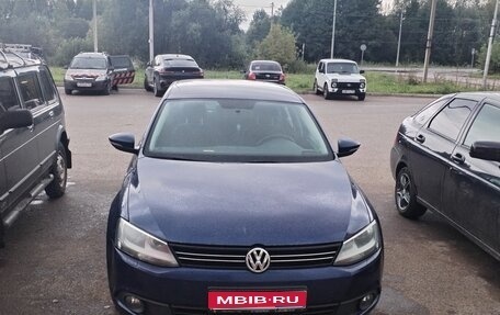 Volkswagen Jetta VI, 2013 год, 800 000 рублей, 1 фотография