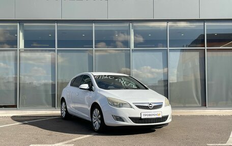 Opel Astra J, 2011 год, 579 000 рублей, 2 фотография