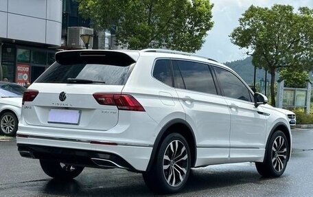 Volkswagen Tiguan II, 2021 год, 2 000 000 рублей, 5 фотография