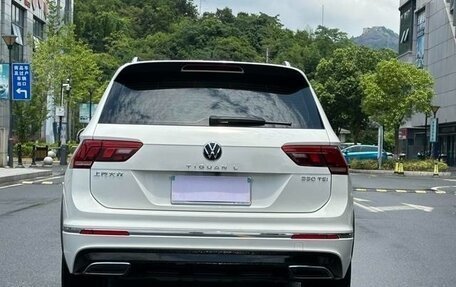 Volkswagen Tiguan II, 2021 год, 2 000 000 рублей, 4 фотография