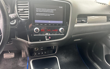 Mitsubishi Outlander III рестайлинг 3, 2022 год, 2 650 000 рублей, 12 фотография