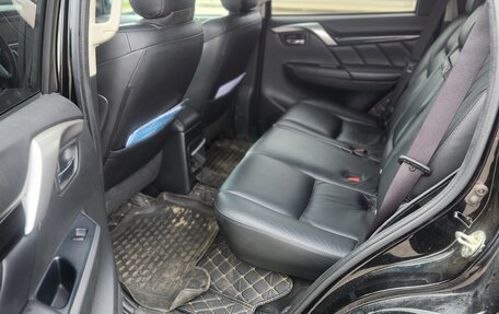 Mitsubishi Pajero Sport III рестайлинг, 2019 год, 3 500 000 рублей, 5 фотография
